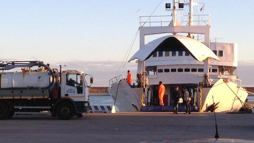Troppo vento, il traghetto per l’Asinara resta in porto