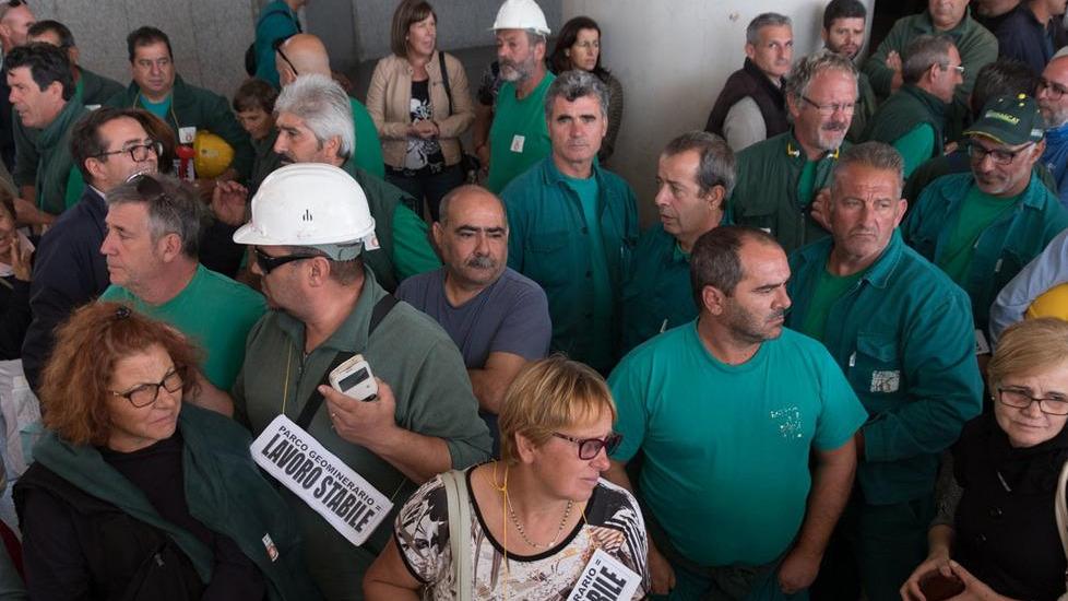 Svolta per i 500 lavoratori si apre da subito ai privati