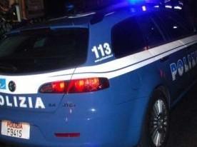Armati e mascherati gli rubano l’auto 