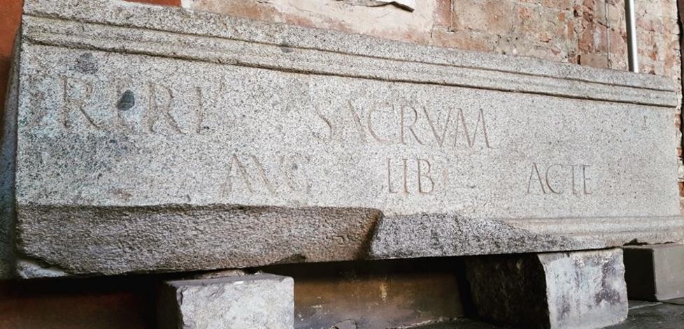 Un pezzo del tempio olbiese di Cerere conservato a Pisa