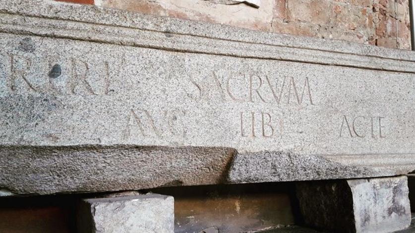 Un pezzo del tempio olbiese di Cerere conservato a Pisa