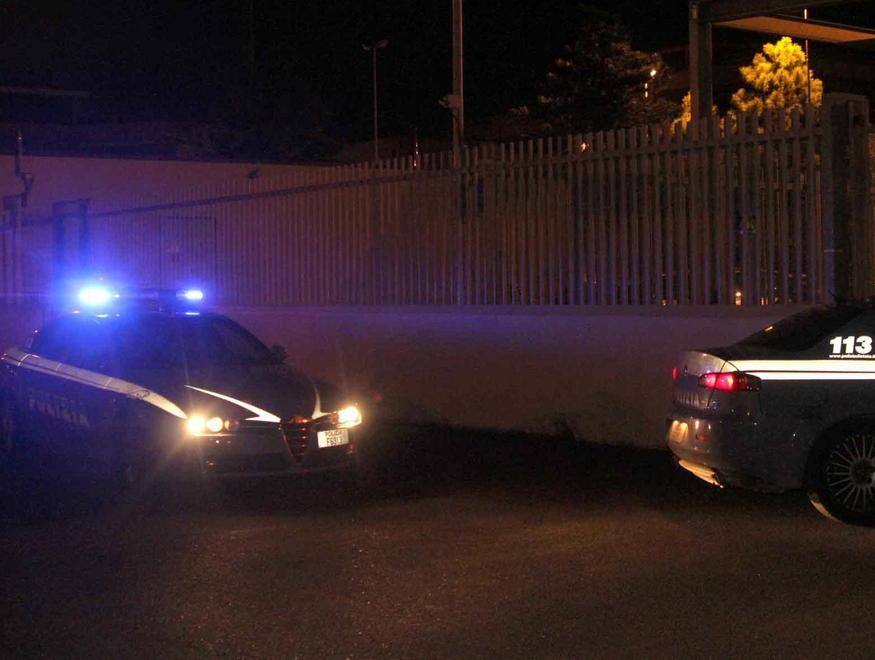 Banda di ladri svaligia un condominio 