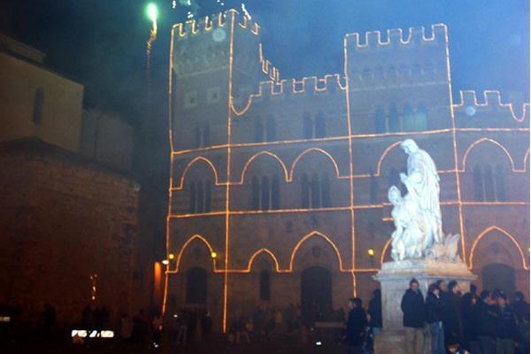 Cabaret, concerti e dj set: ecco i veglioni nelle piazze