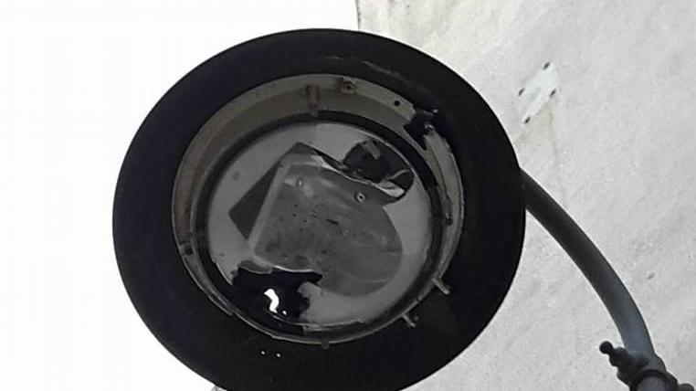Buddusò, festeggiano la fine dell'anno distruggendo i lampioni a fucilate