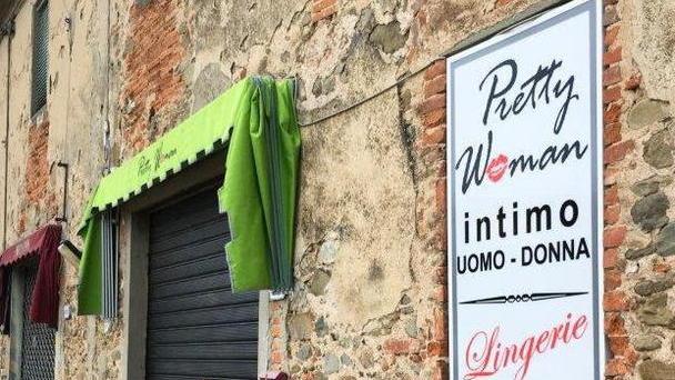 Bandito messo in fuga dalla titolare
