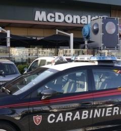 Maxi rissa al McDonald’s per una sigaretta negata 