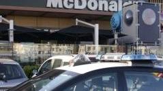 Maxi rissa al McDonald’s per una sigaretta negata