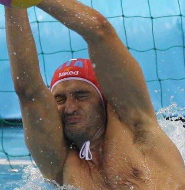  BUFFON IN ACQUA TRENTOTTO ANNI E NON E’ MAI SAZIO