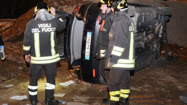 Isticadeddu, il ponte non c’è e l’auto vola dentro il cantiere
