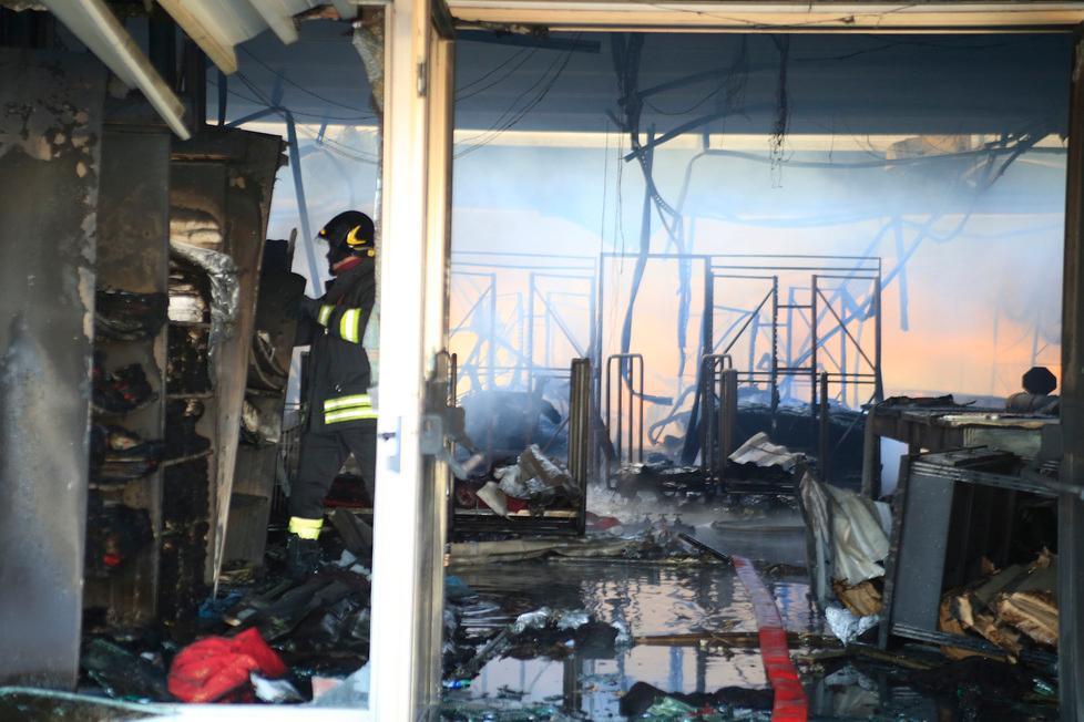 Incendio distrugge il “Globo” I danni sono di milioni di euro