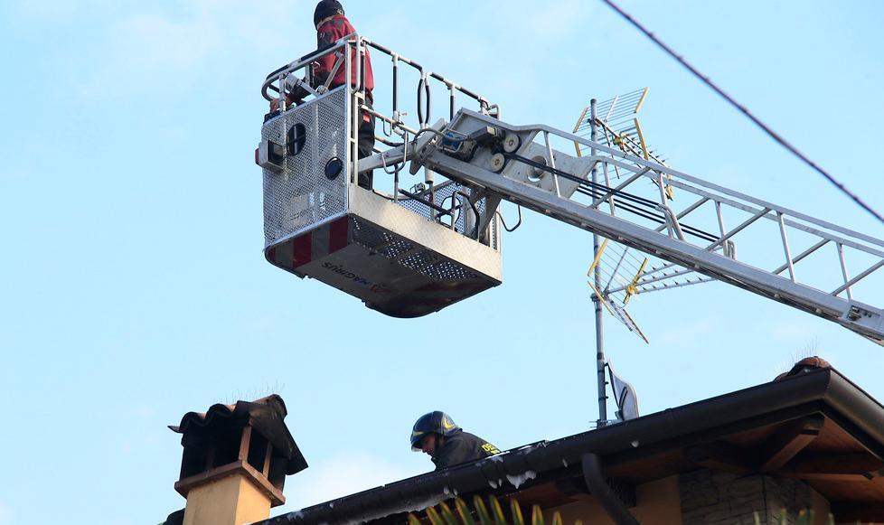 Brucia un sottotetto in via Gordigiani a Modena