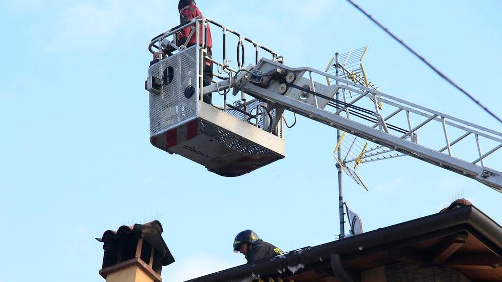 Brucia un sottotetto in via Gordigiani a Modena