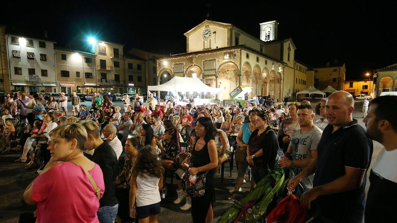 Piazza Giusti a Monsummano gremita di gente
