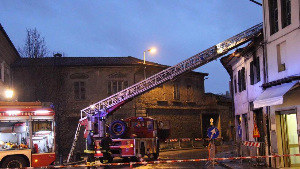 Incendio bis in via Pomeria, traffico in tilt