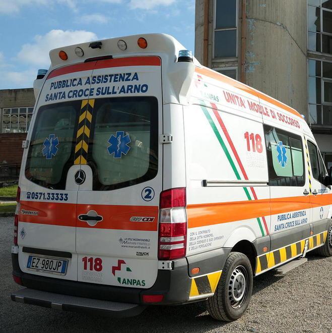 Cade dalla scala mentre pota una pianta Grave un sessantenne di Podenzana