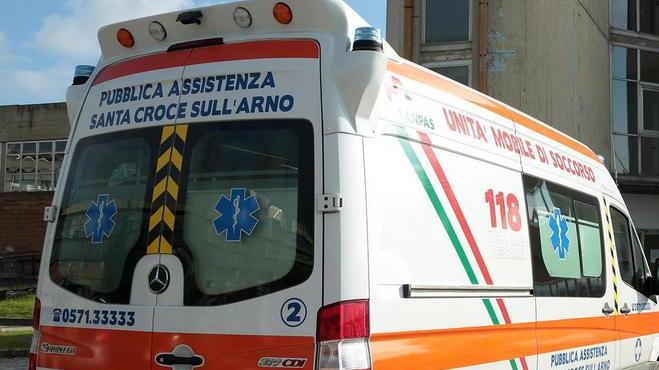 Cade dalla scala mentre pota una pianta Grave un sessantenne di Podenzana