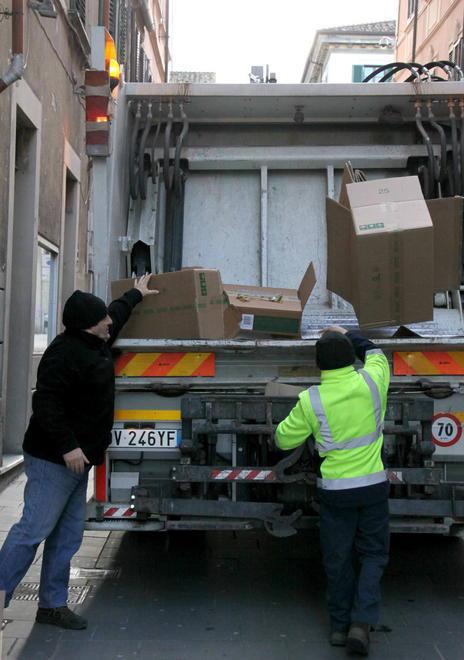 Occhio a perdere bidoni e sacchetti adesso si pagano 