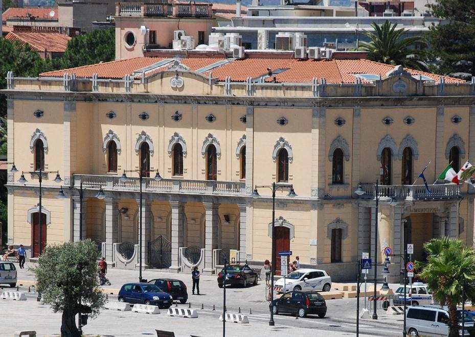 Il consiglio comunale mette la parola fine alle consulenze d’oro 
