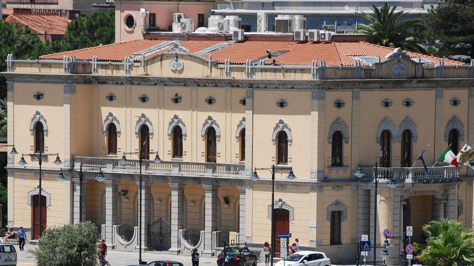 Il consiglio comunale mette la parola fine alle consulenze d’oro