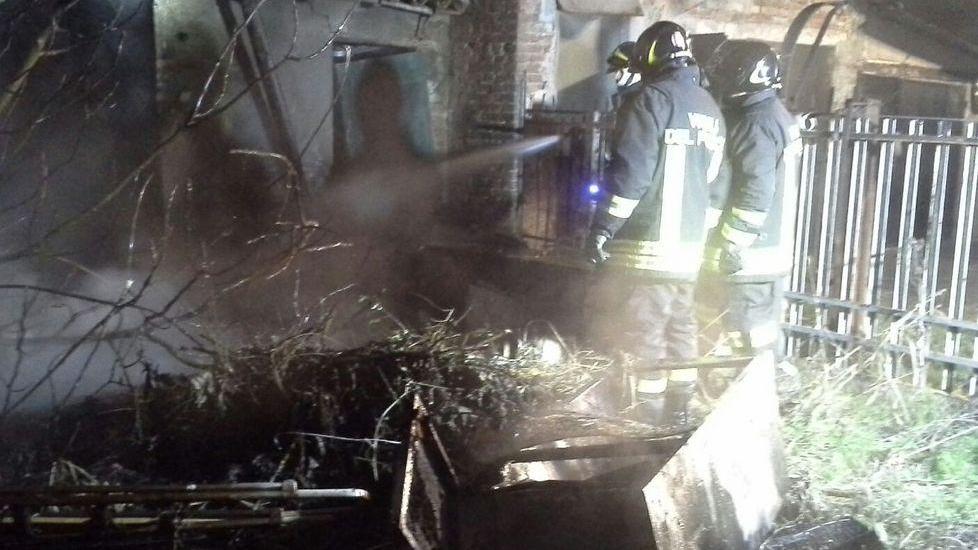 Legnaia distrutta dalle fiamme