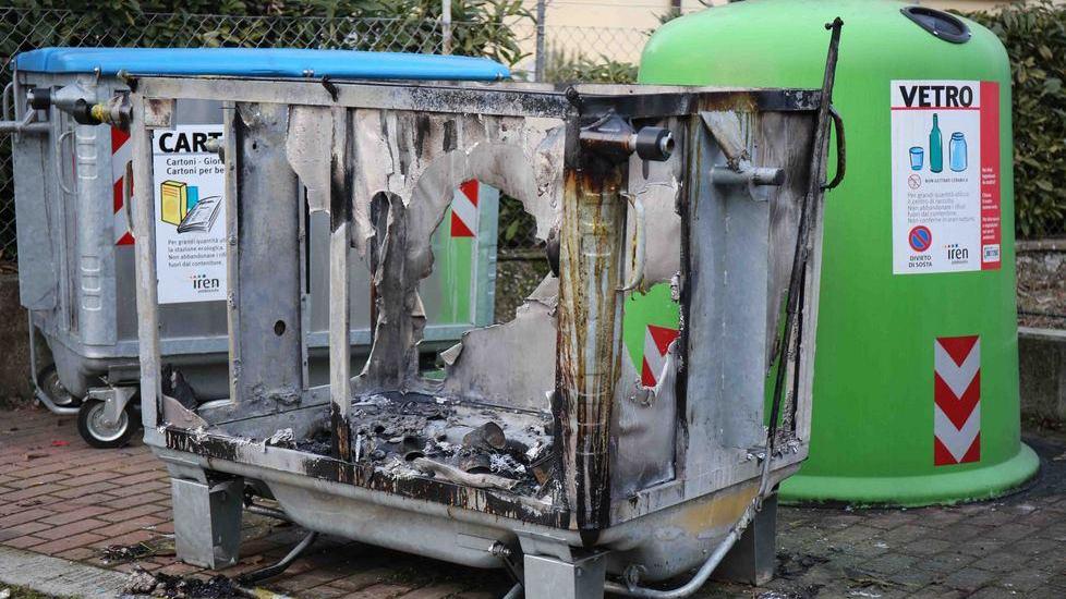 Petardi inesplosi abbandonati e atti vandalici