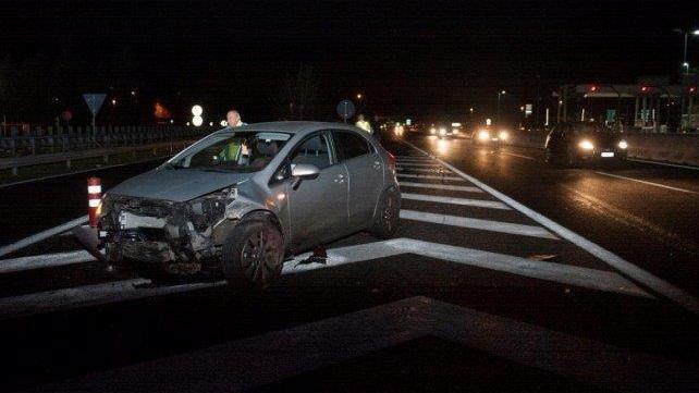 Una delle auto distrutte nell'incidente di un mese fa a Lucca