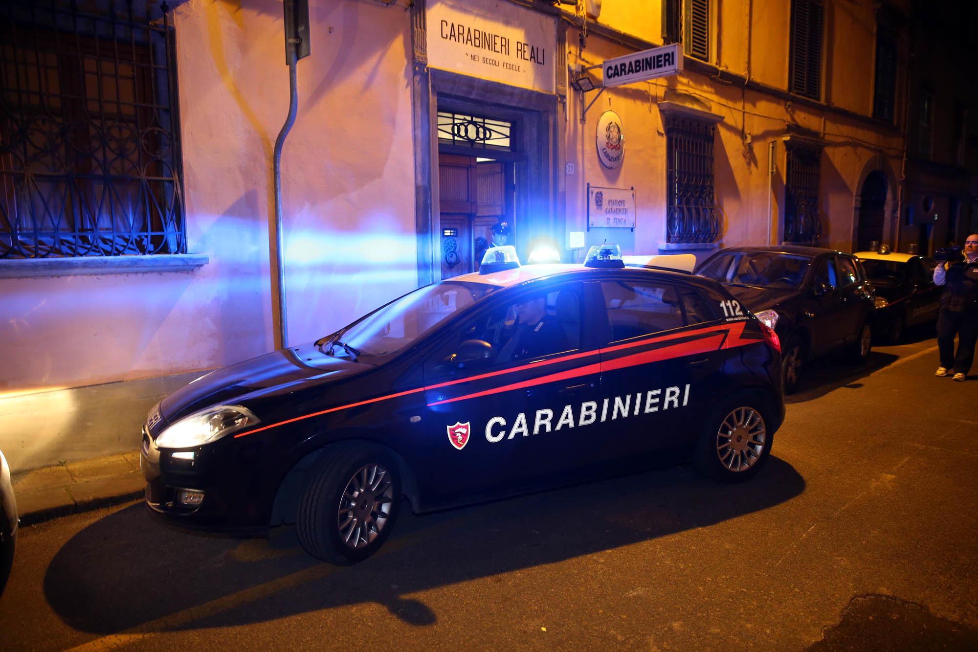 Una pattuglia dei carabinieri di Pescia (foto d'archivio)