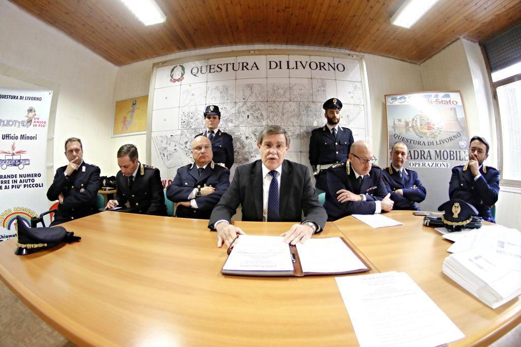 Il tavolo della conferenza stampa in questura (Marzi/Pentafoto)