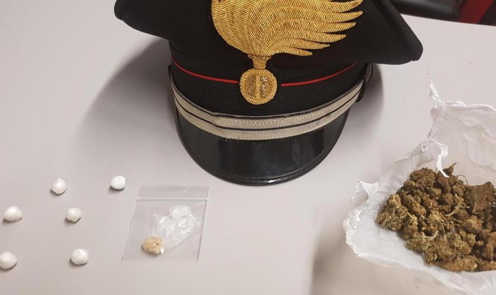 Spacciano eroina e marijuana: arrestati