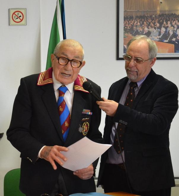 Cerimonia di auguri e un premio a Chelotti