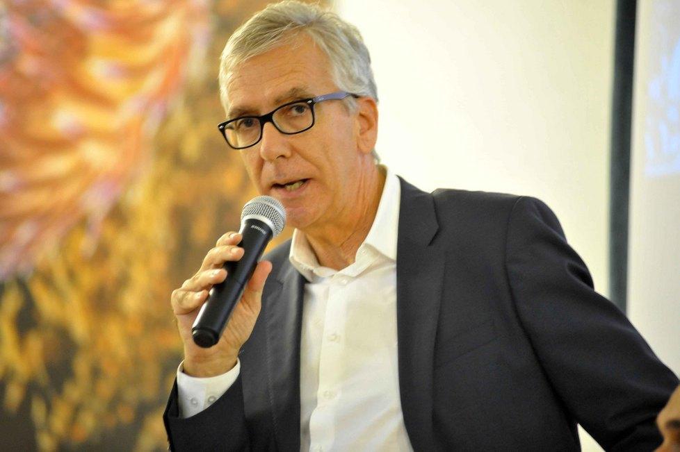 Pigliaru è in ospedale Diagnosi: una bronchite 