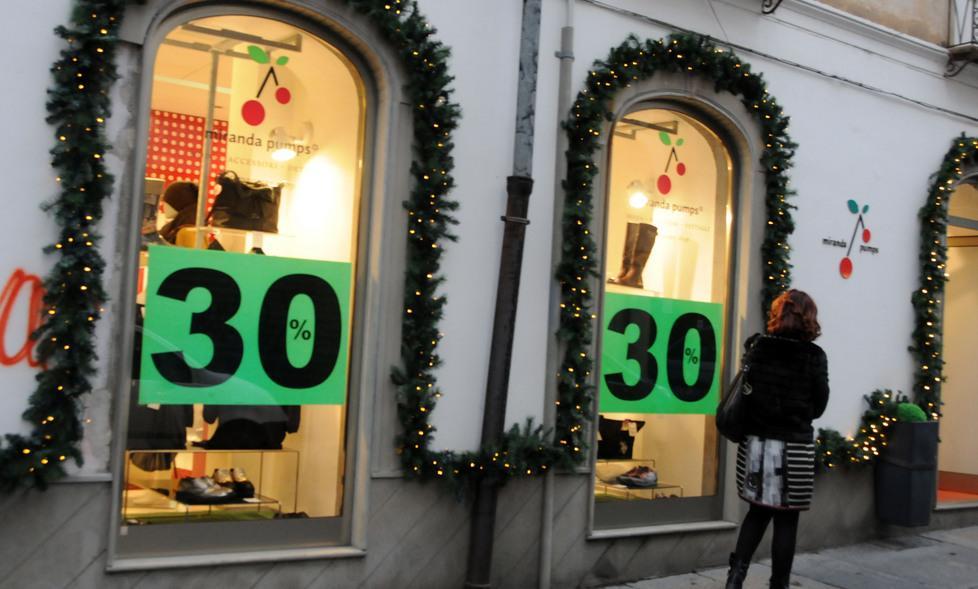 Saldi al via, i commercianti sperano almeno di recuperare