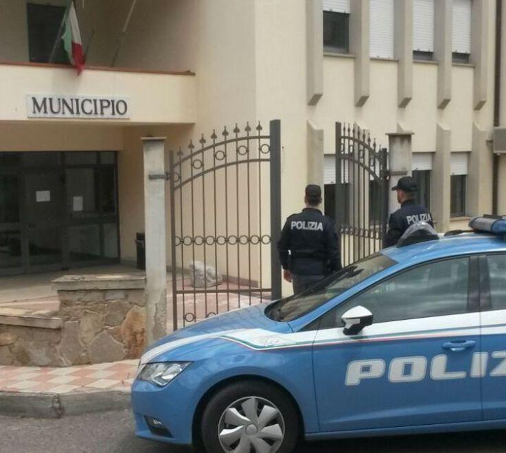Sospesa dalla prefettura la segretaria indagata 
