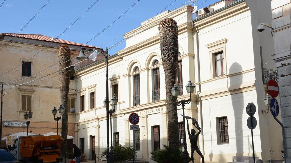 Gli studenti dei licei al lavoro nella biblioteca civica