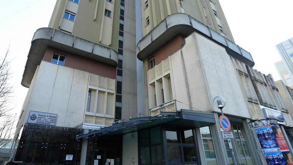 Ladri nei palazzi del Comune svuotano alcune macchinette