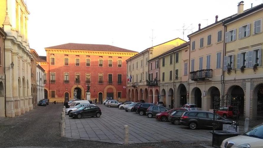 I cittadini: via le auto da piazza Mazzini
