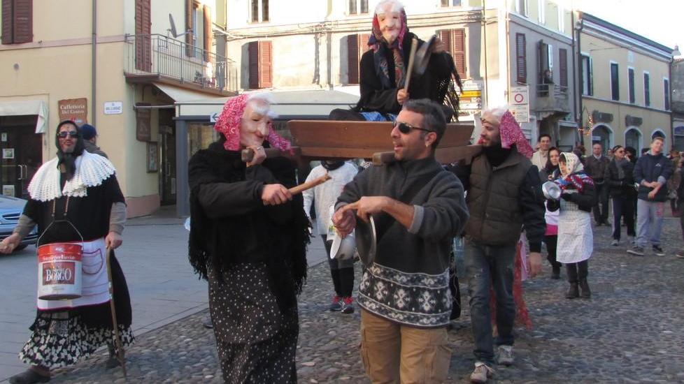 Calze, dolci e allegria, la Befana arriva in anticipo