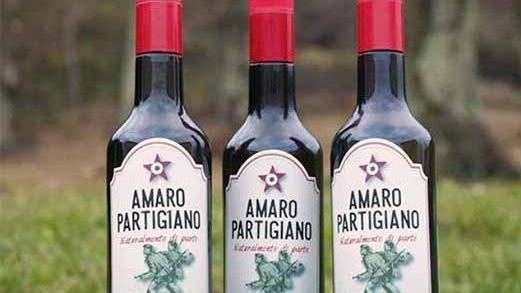 Le prime bottiglie "test" dell'Amaro Partigiano