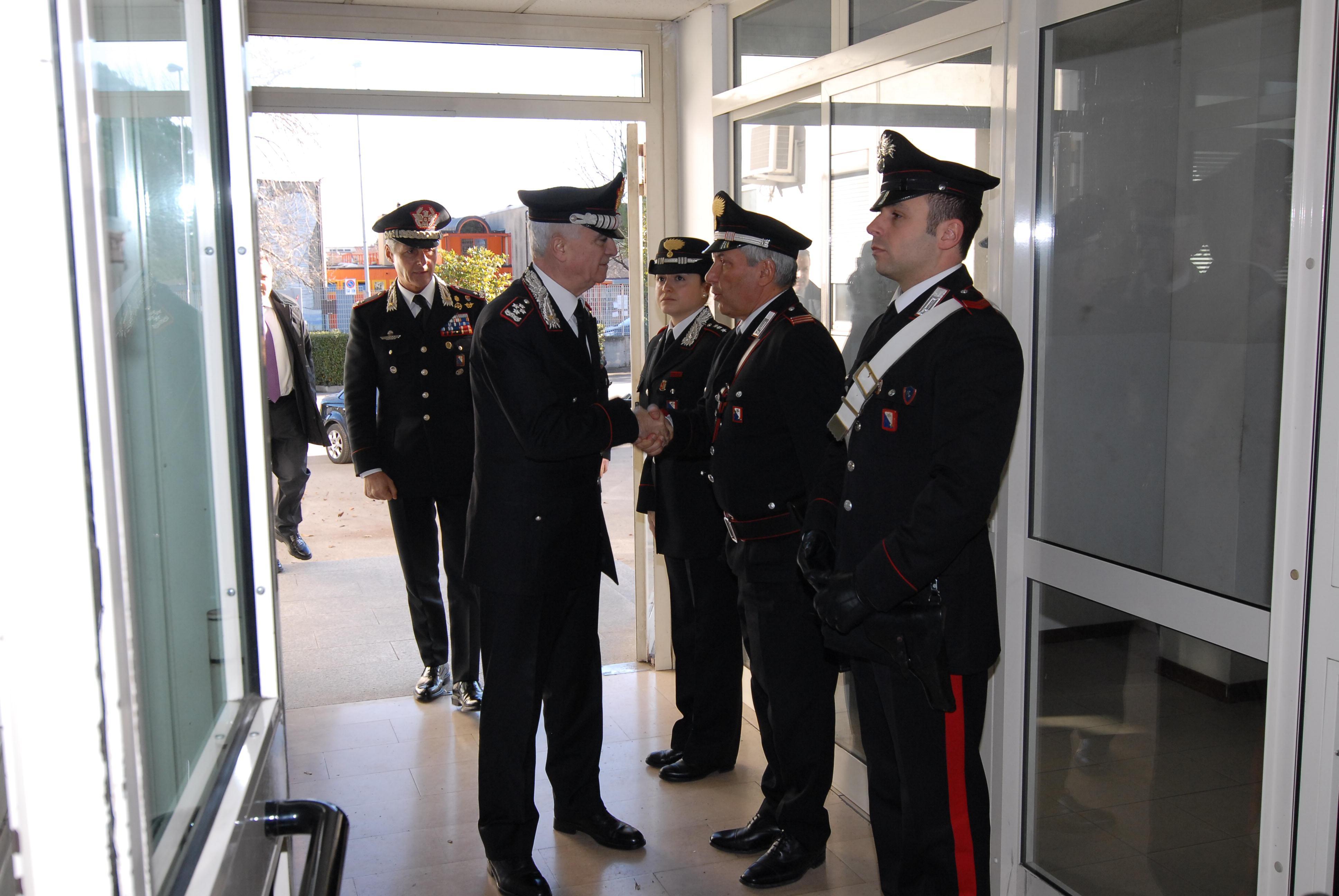 La visita del generale Tullio Del Sette al comando provinciale dei carabinieri