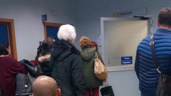 L’infinita attesa: 35 ore con la madre nella “tonnara”