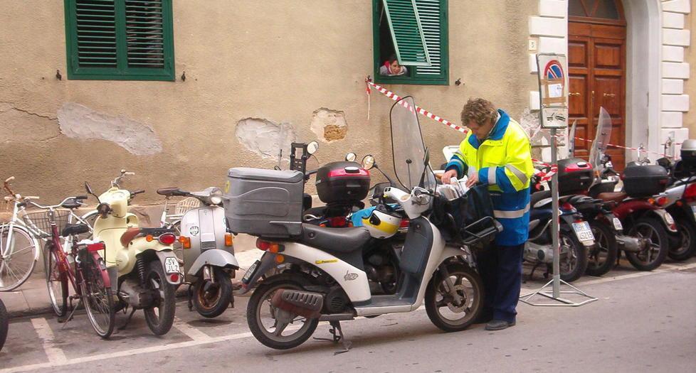 Nella cassetta le bollette già scadute 