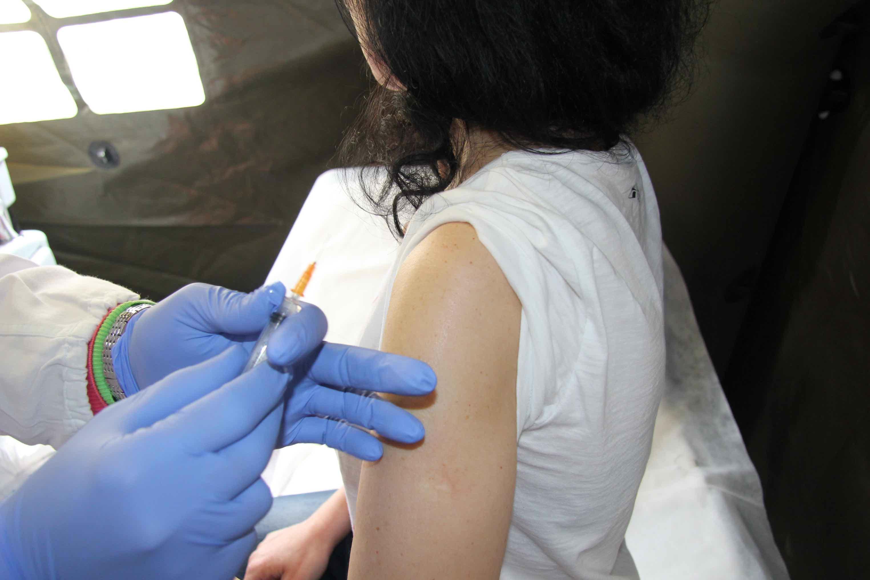 Una vaccinazione contro il meningococco (foto d’archivio)