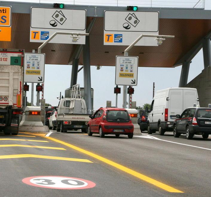 Pedaggio più caro A pagare sono bus caravan e autocarri 