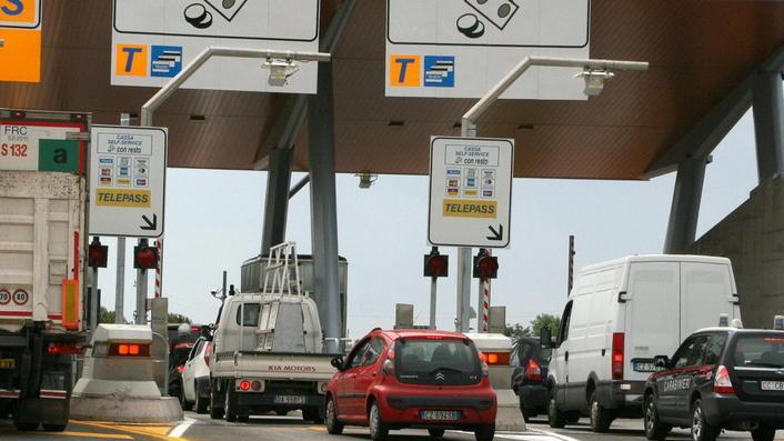 Pedaggio più caro A pagare sono bus caravan e autocarri