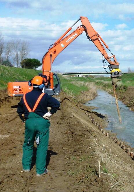 Decine di lavori su fossi e canali della Valle del Serchio 