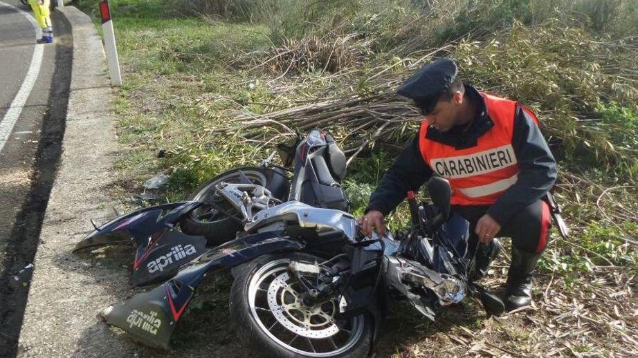 Cade dall’Aprilia, ragazzo ferito