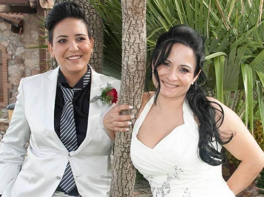 Il Mos accanto alla coppia gay minacciata 