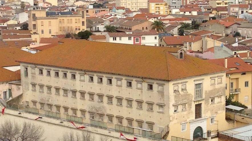 Assalto all’ex reggia giudicale