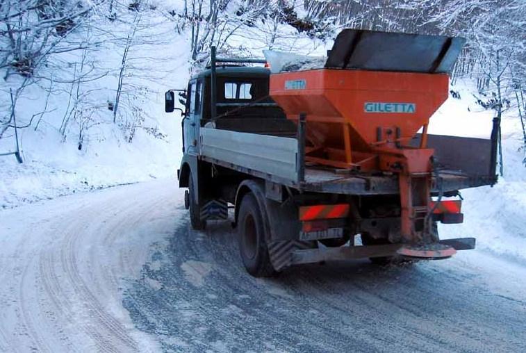 Gelo, via alla salatura delle strade a rischio