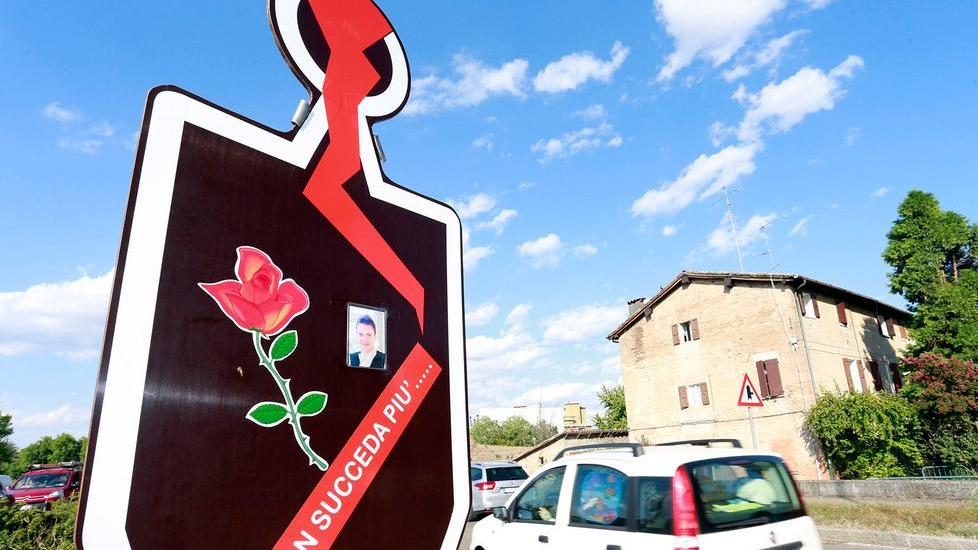 «Rubata la sagoma che ricorda mio figlio»
